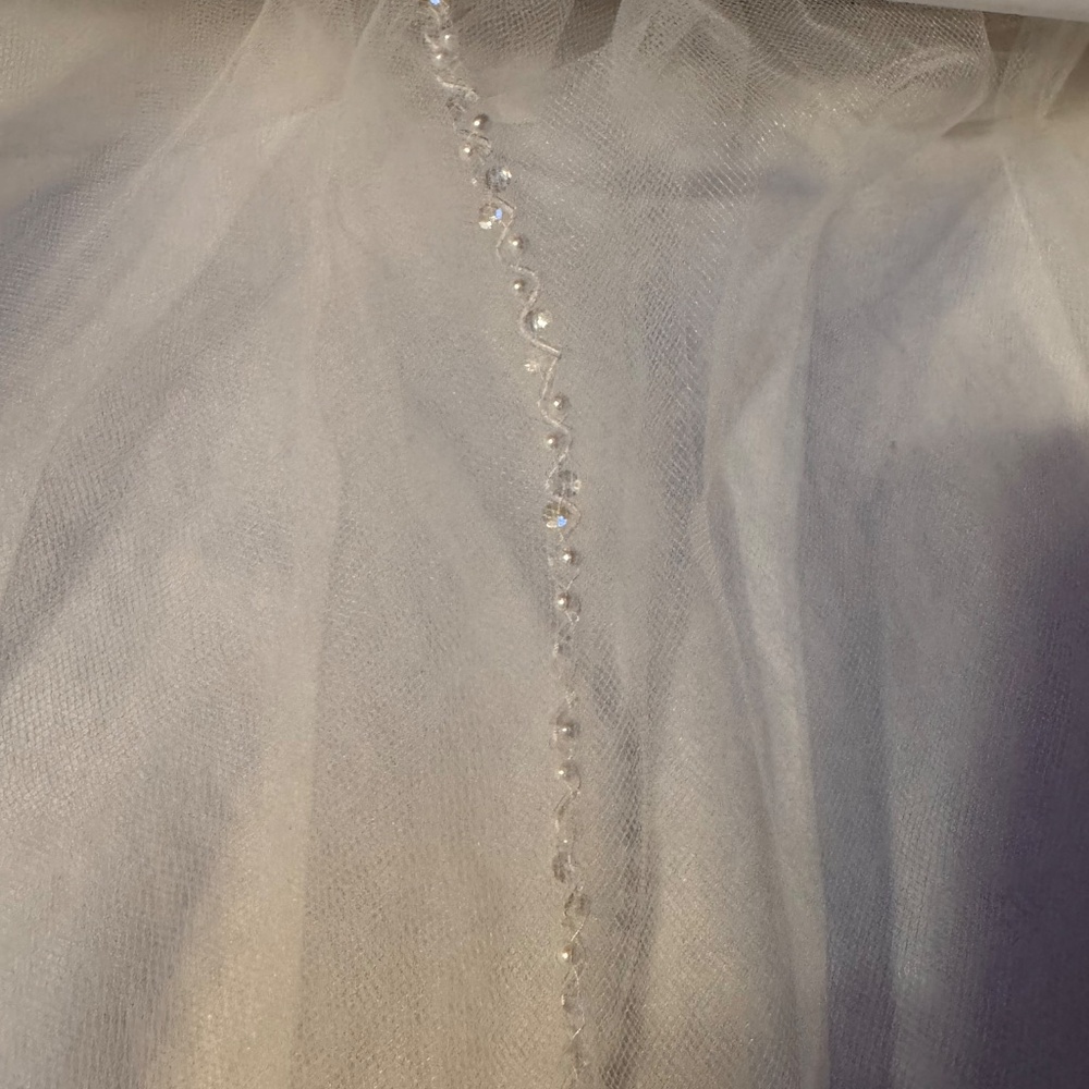 Bead and Pearl Trimmed Chapel Length Veil Davids bridal unopened from Davids bri - Picture 7 of 12